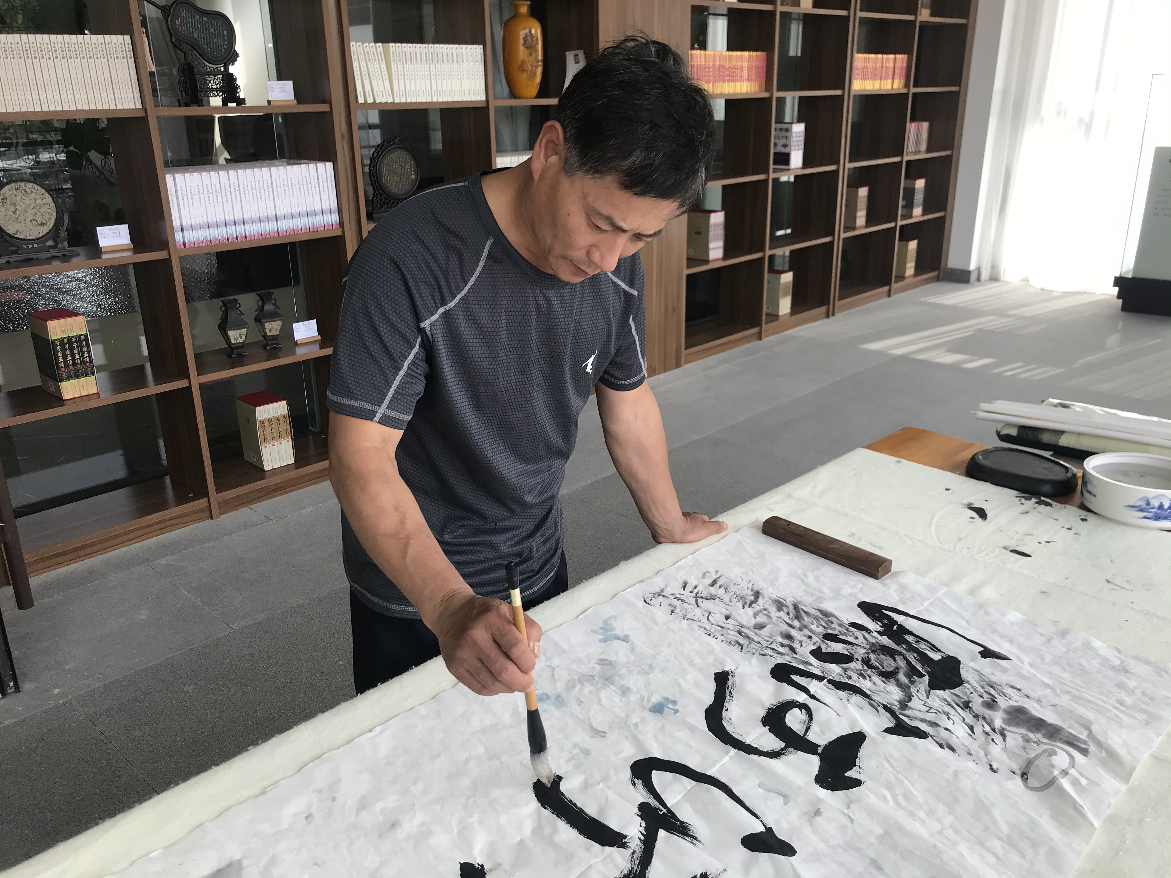 山东沂源农民工书画家刘相德的传奇人生——从农民工到画家，这一路他走了35年