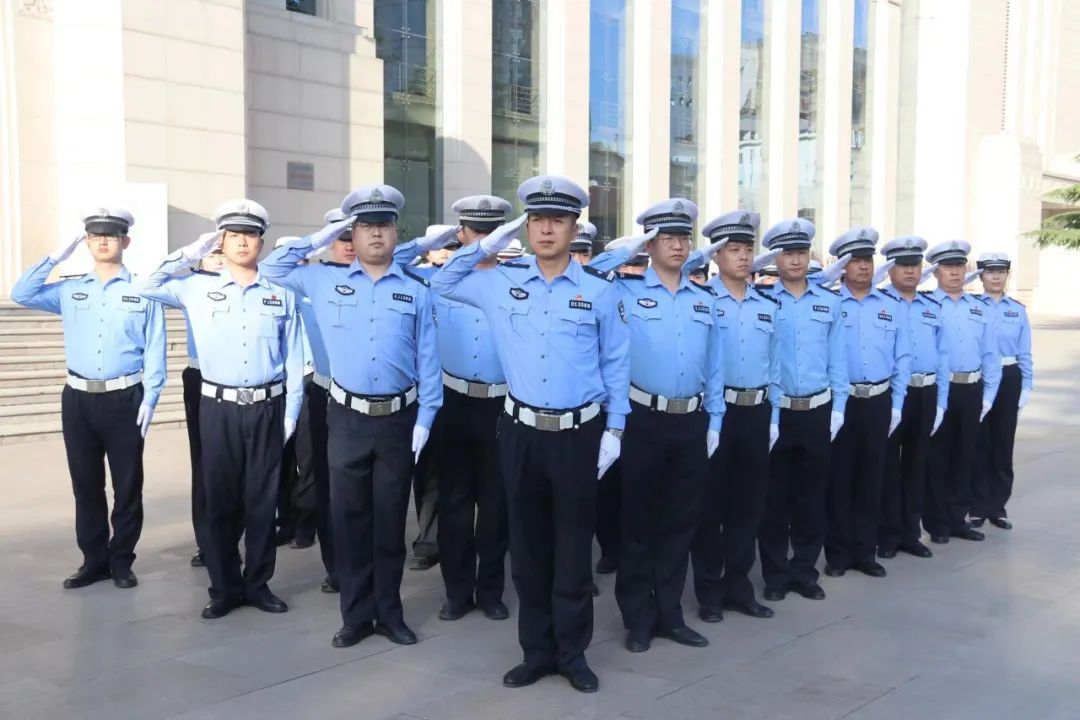 甘肃省兰州市交警七里河大队扎实组织开展夏季练兵活动