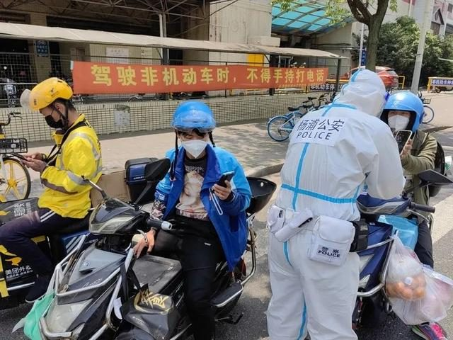 上海违规骑手为何能上路跑单？各电商平台回应