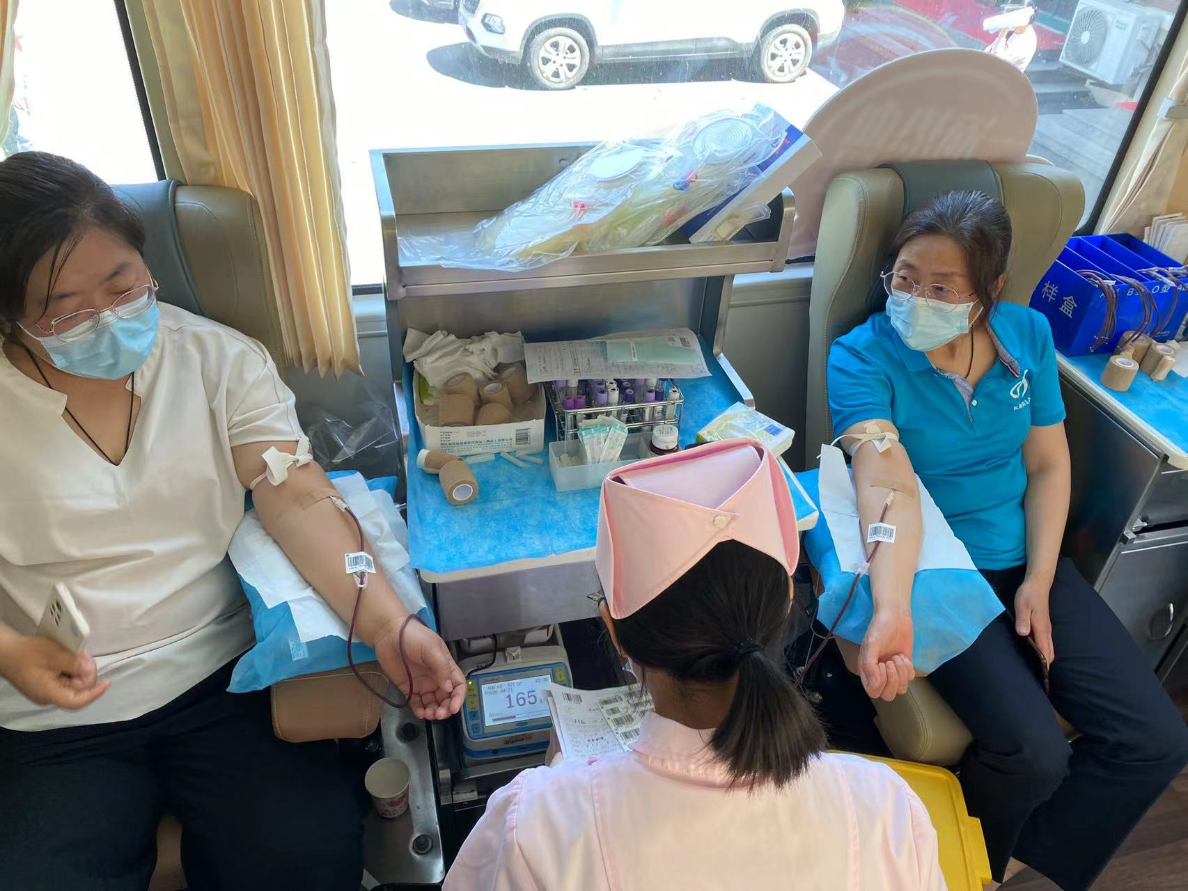 青岛西海岸胶南街道红十字会组织开展机关干部无偿献血活动