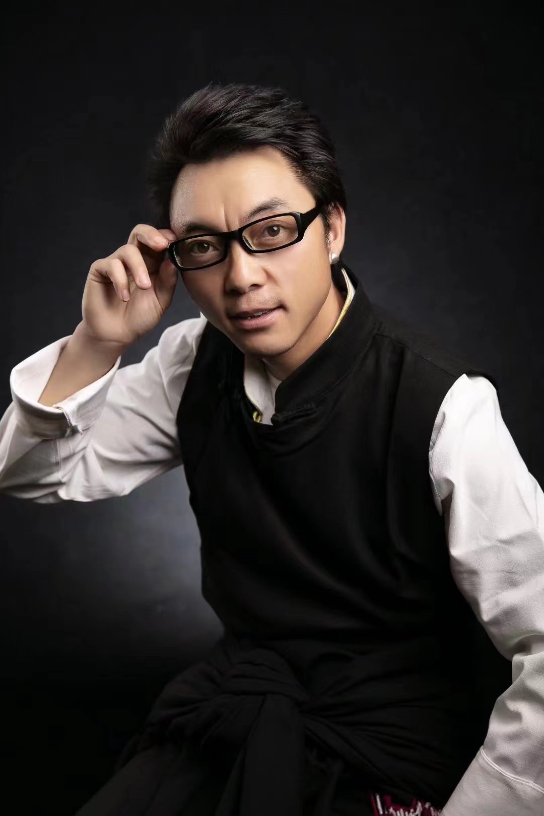 著名藏籍歌手格桑旺真