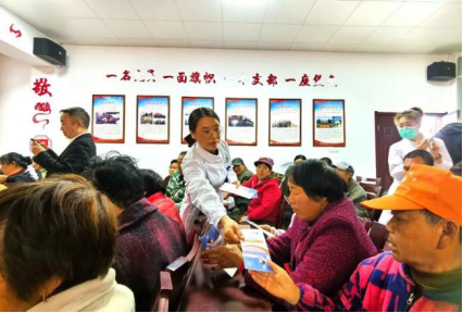 江苏东台市人民医院深入社区给老年人送健康