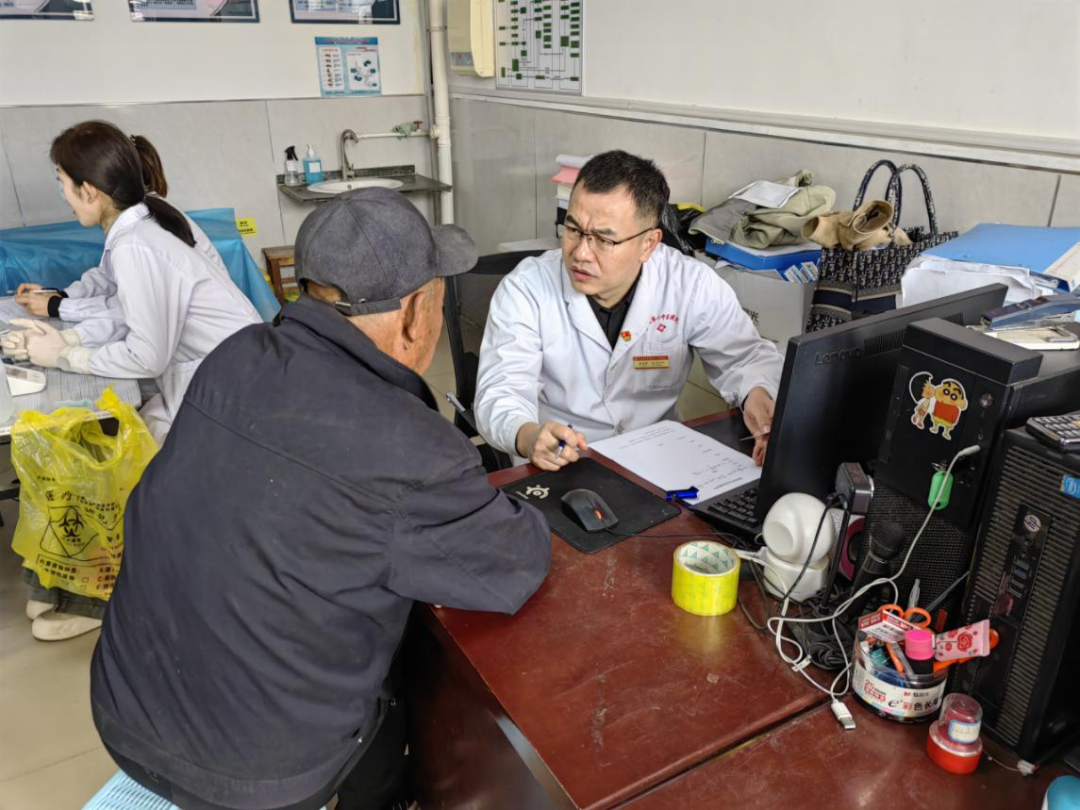 青岛西海岸新区第二中医医院联合胶河卫生院组织专家下沉义诊