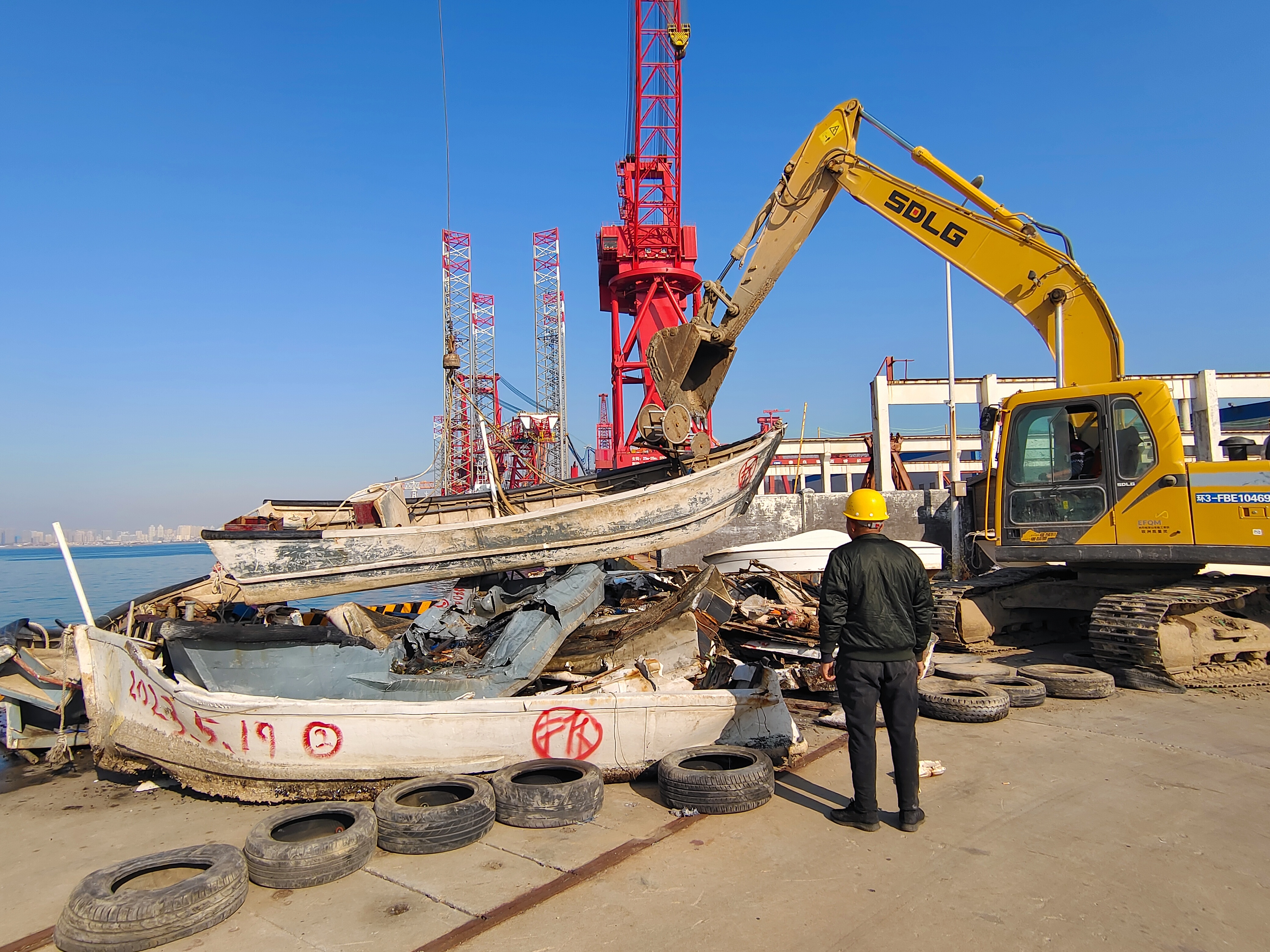 青岛市开展涉渔“三无”船舶  拆解整治专项行动