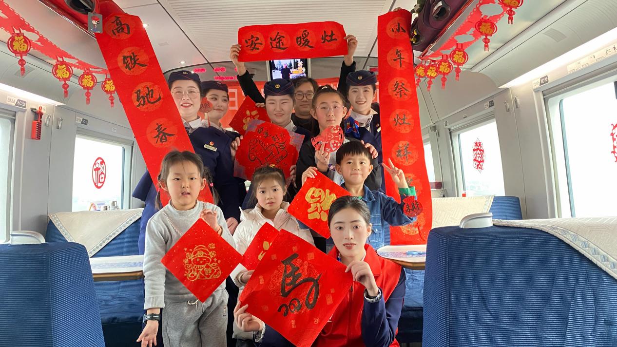 旅客少年归家路，高铁服务伴你行  郑州客运段高铁二队优质服务