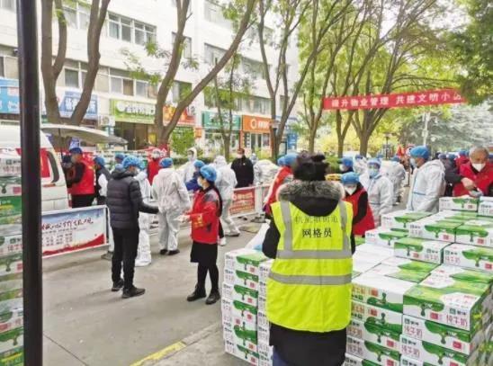 走进兰州市封控小区东湖小区丨党员志愿队不畏艰辛冲锋“疫”线