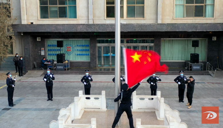 甘肃酒泉敦煌市举行新年升国旗仪式