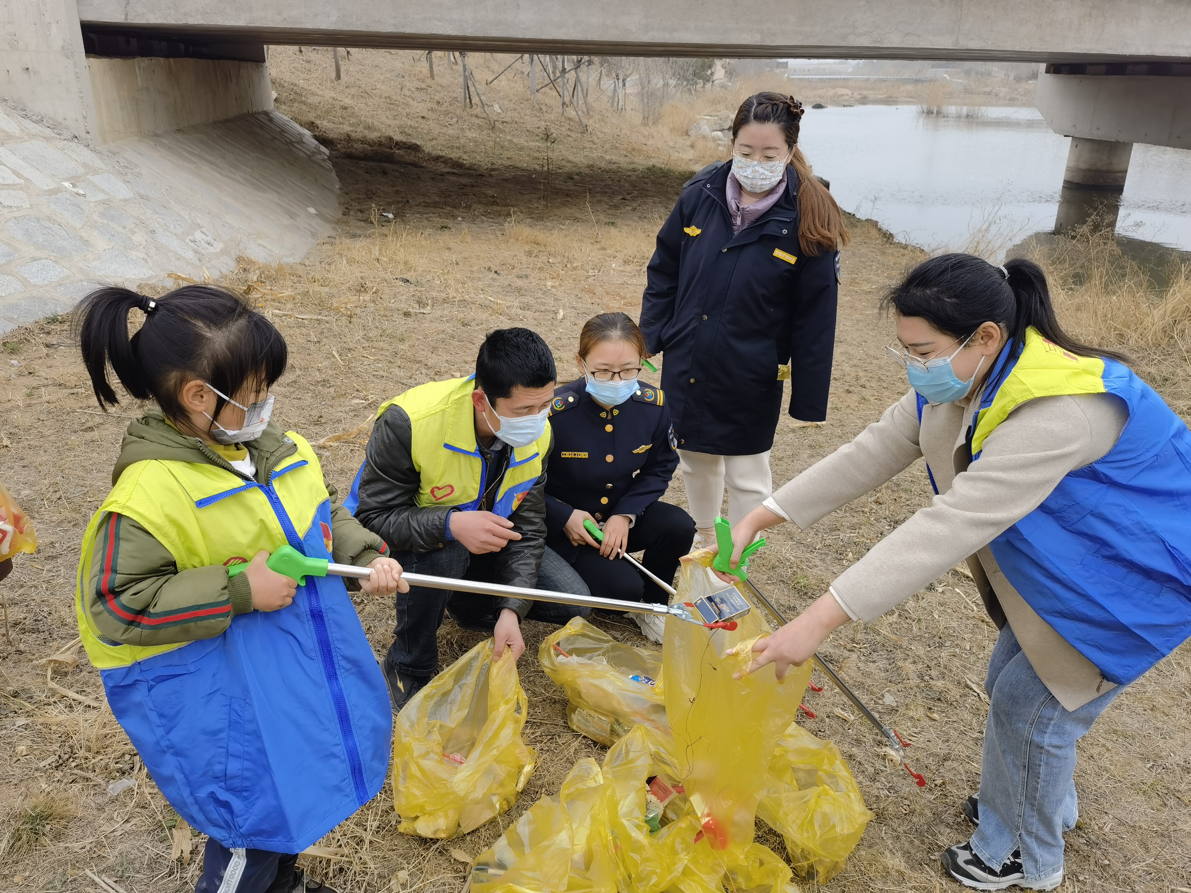 青岛西海岸新区张家楼街道：开展志愿服务  营造良好环境