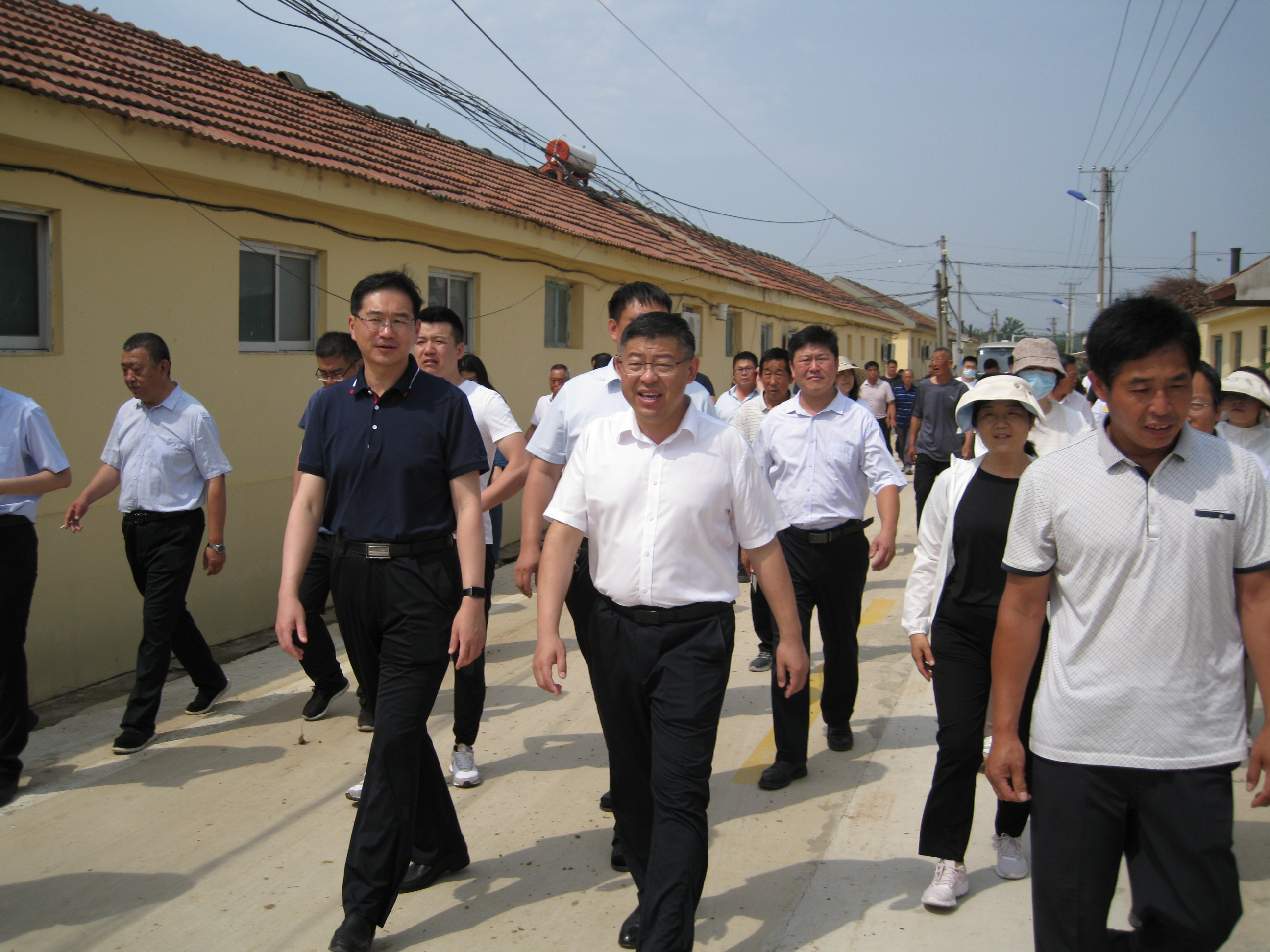 青岛西海岸新区铁山街道：观摩比学促提升，人居环境攻坚忙