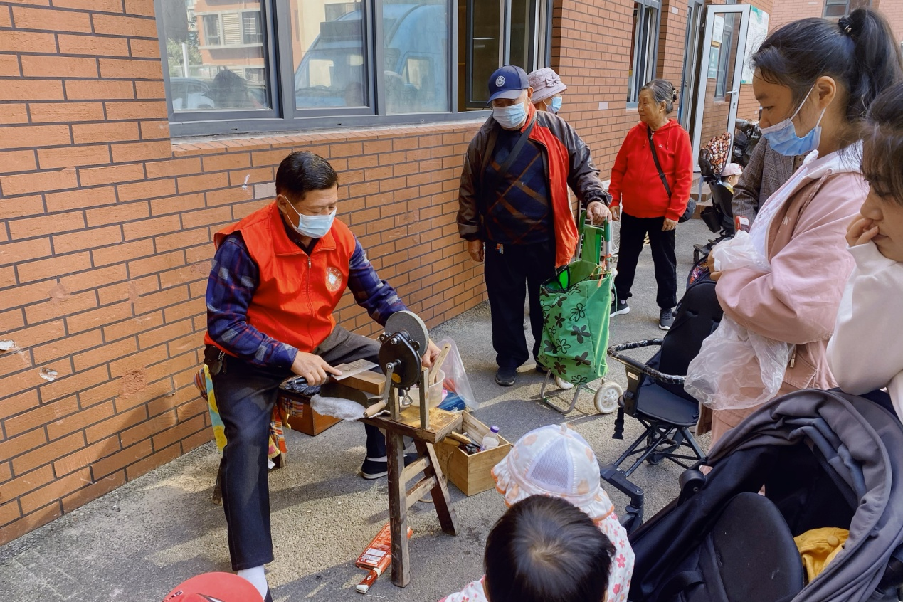 青岛市黄岛区幸运草公益服务中心开展公益服务活动赢得社会好评