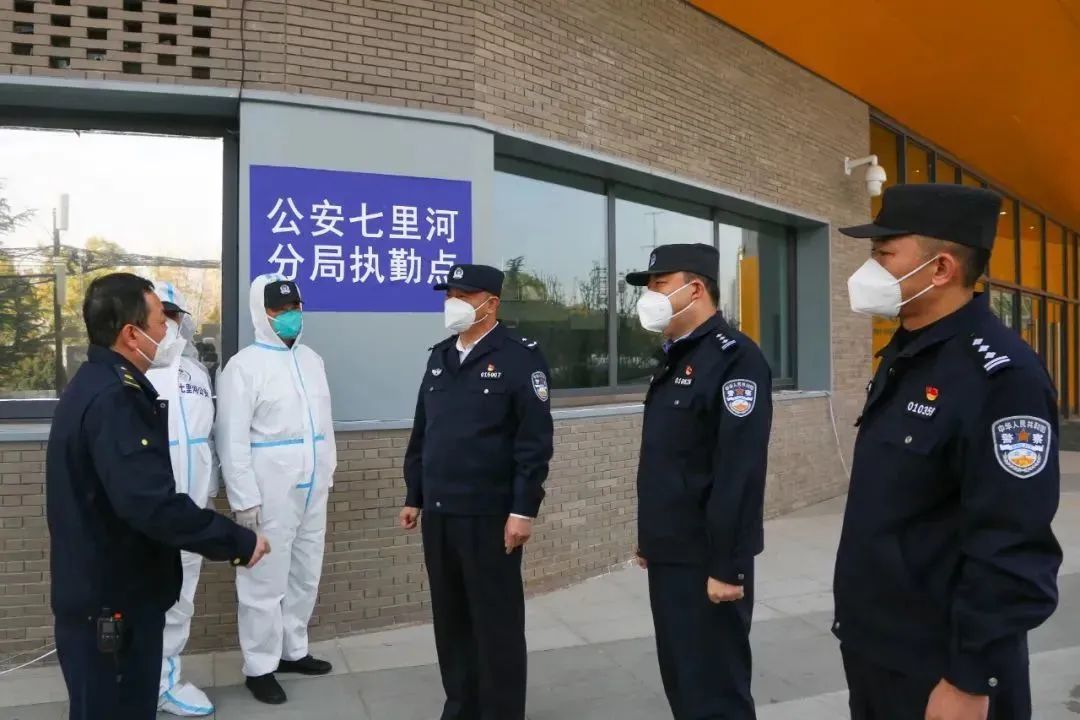 【党旗飘扬 警徽闪耀】最前线最危险的地方由我们先锋队打头阵