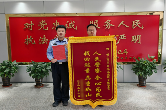景区上演惊心一小时,走失十岁女孩终与家人团聚!民警效率获全网点赞