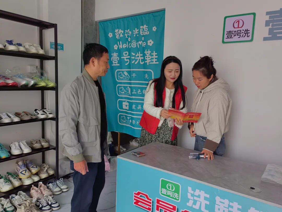 江西奉新:普法宣传进社区