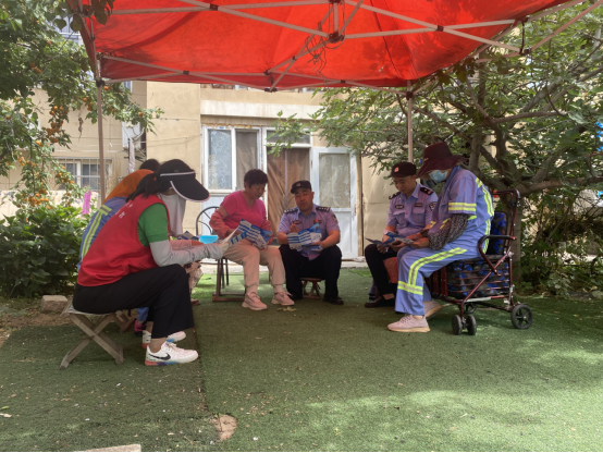 【警察故事】“铁脚板”11年走出平安路 成了居民“自家人”