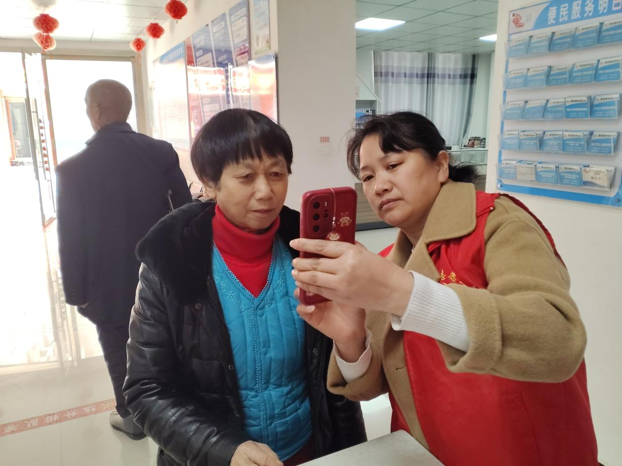 江西奉新：便民服务暖人心