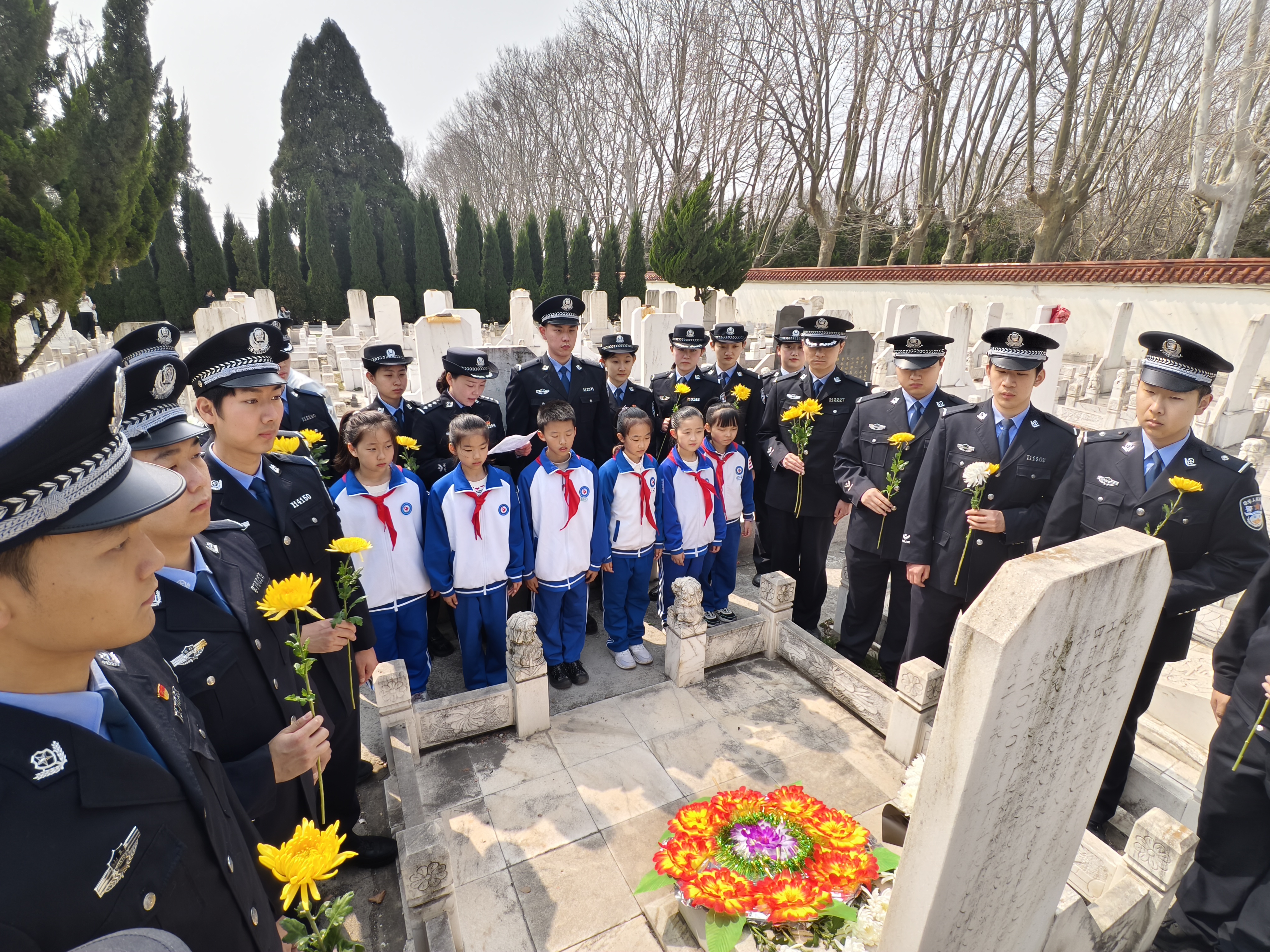 【致敬公安英烈】奋进，是最好的缅怀！