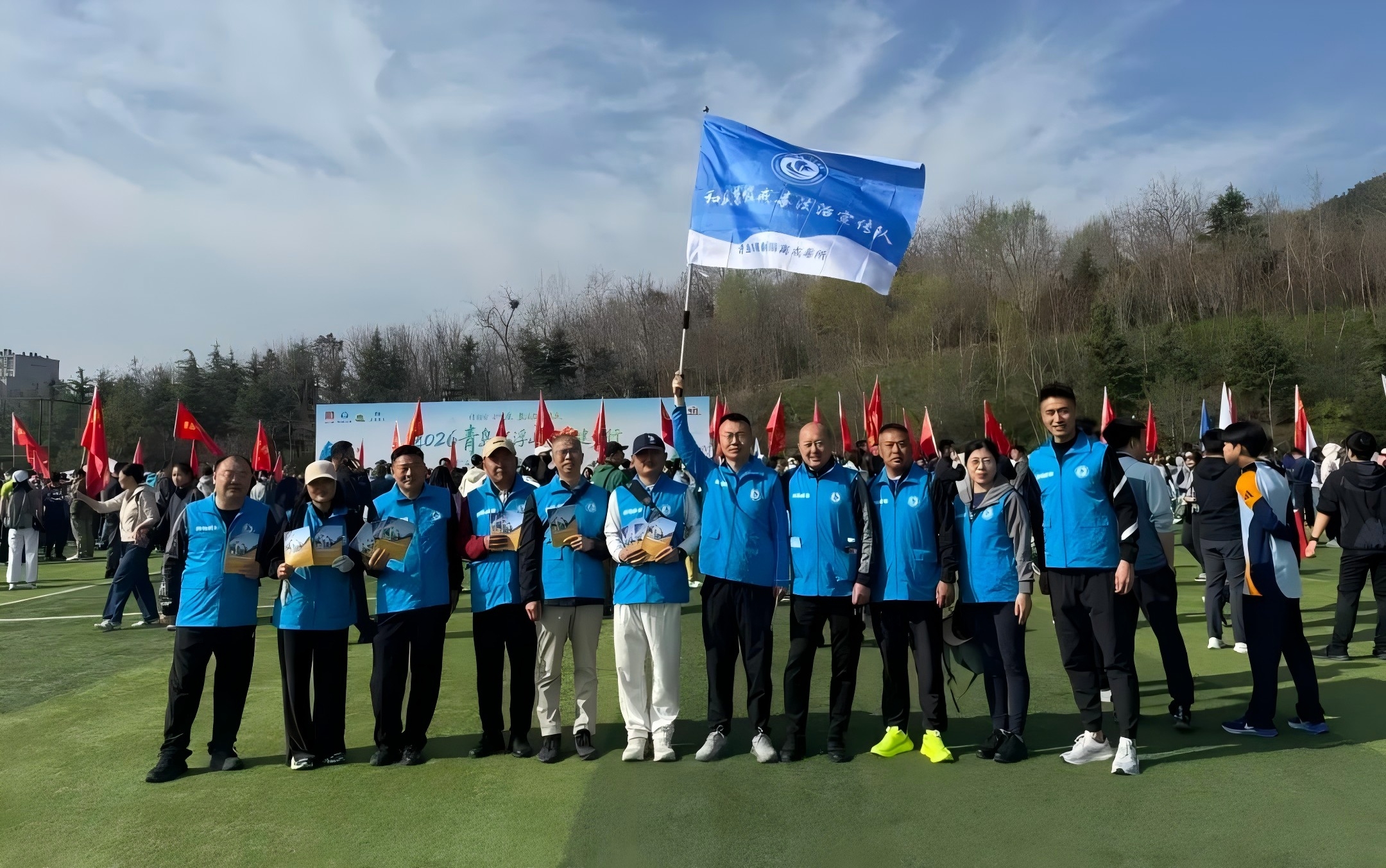 青岛市强制隔离戒毒所开展“健步行+法治宣传”活动 打造“行走的普法课堂”