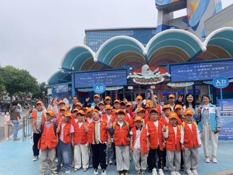 在探索海洋中感知城市温暖 35名流动儿童在青岛极地乐享海洋“成长课堂”