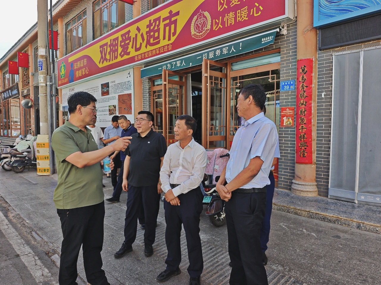 甘肃省张掖市退役军人事务局党组书记、局长吴三银带领局领导班子一行，赴市爱国拥军促进会进行调研