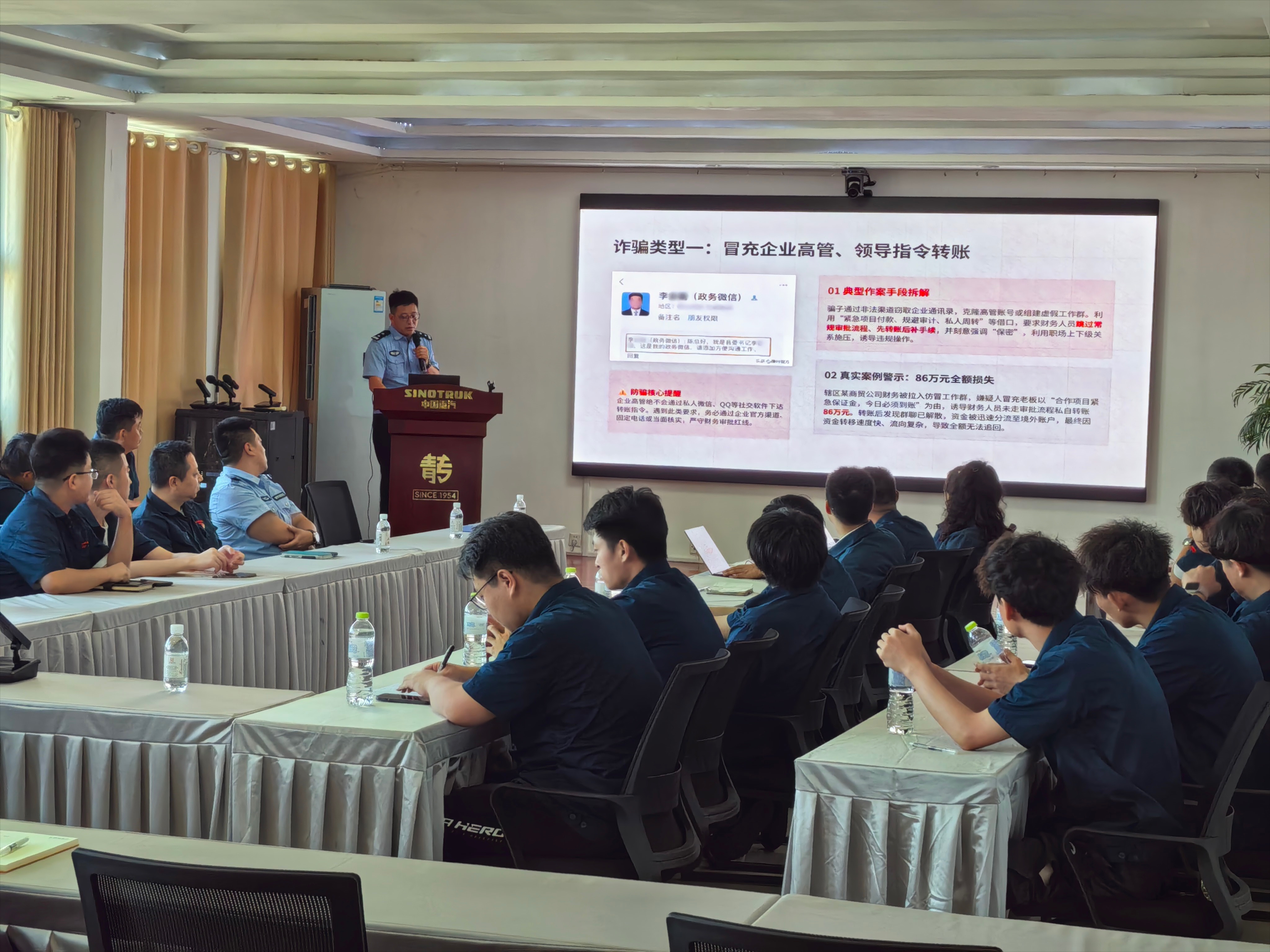 聚力宣讲筑防线，警民同心话平安