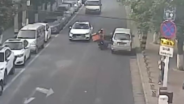 小疏忽容易酿成“大事故”！ 青岛市南公安：警惕“开门杀”